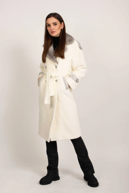 Двубортное меховое пальто белое-4