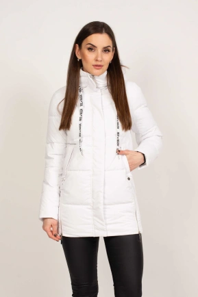 Белая женская куртка пуховик