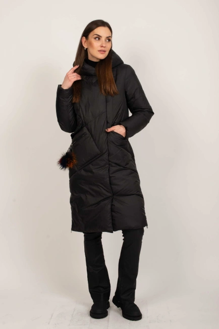 Черная женская зимняя куртка с капюшоном-5