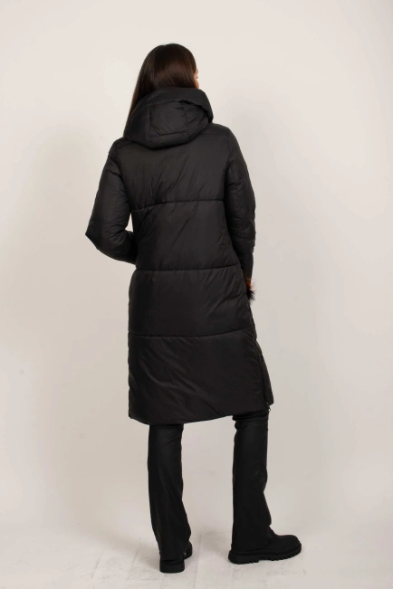 Черная женская зимняя куртка с капюшоном-7