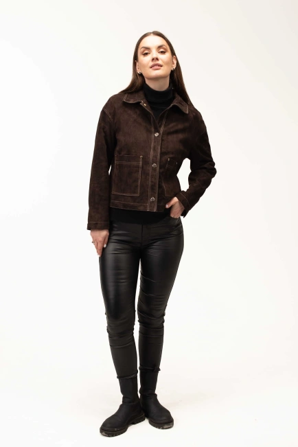 Жіноча коричнева замшева куртка на кнопках-6