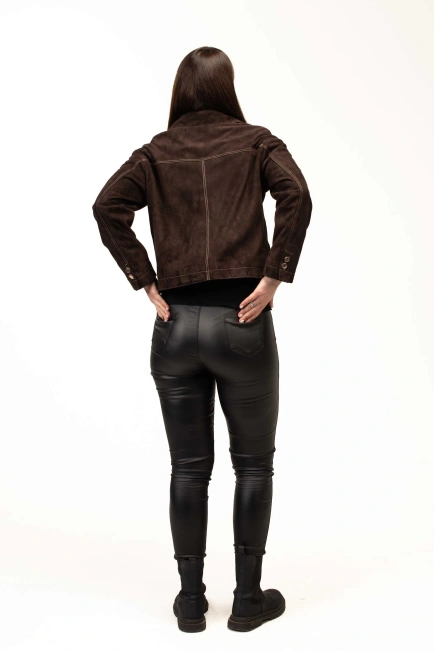 Жіноча коричнева замшева куртка на кнопках-2
