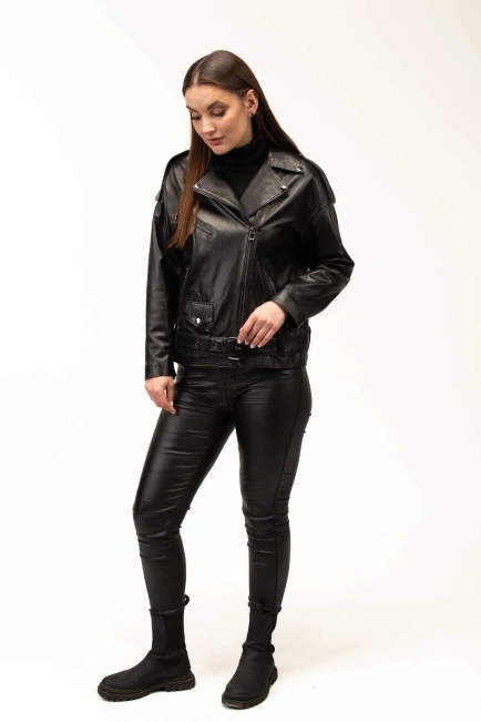 Удлинённая женская чёрная кожаная куртка-10