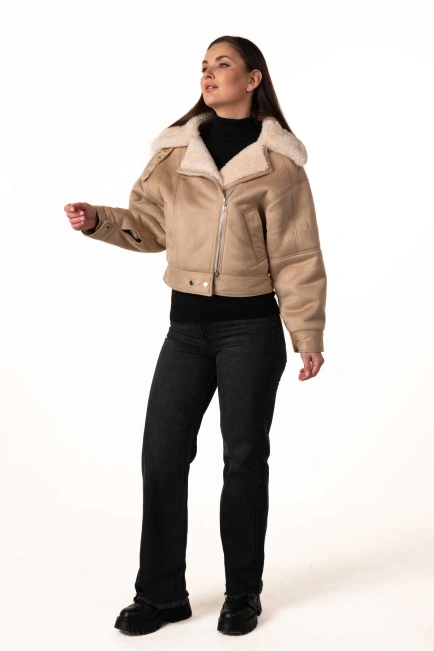 Женская эко-дублёнка-бомбер бежевого цвета-3