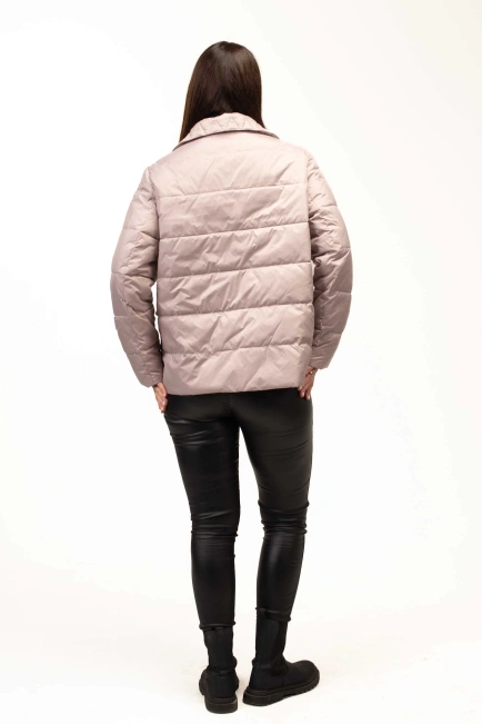 Легка демісезонна куртка з накладними кишенями-2