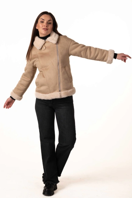 Женская эко-дублёнка-косуха бежевого цвета-7