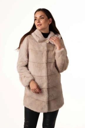 Жіноча шуба з хутра норки пудрова
