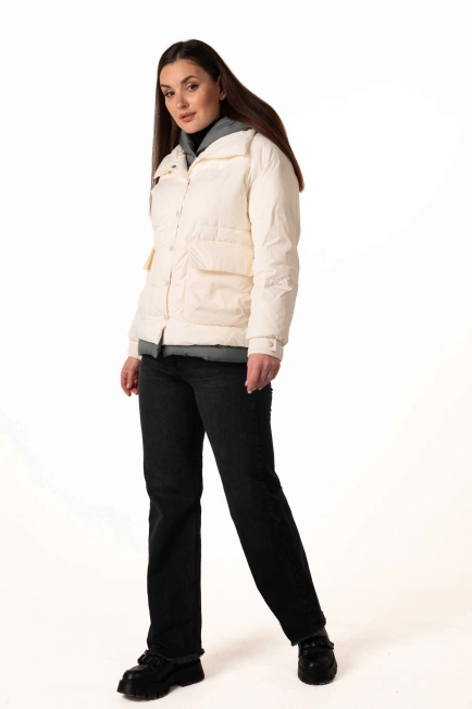 Молочный биопуховик с воротником и капюшоном-9