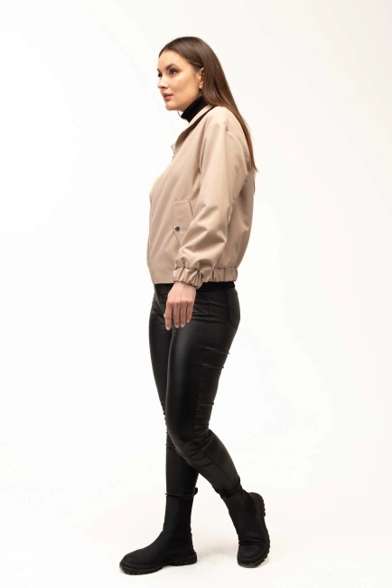Жіноча легка куртка-бомбер бежева-5