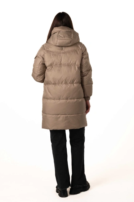 Бежевый биопуховик с декором на рукаве-2