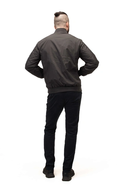 Чоловіча легка куртка чорного кольору бомбер-2