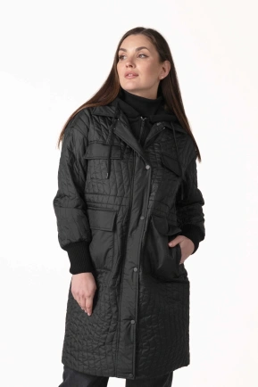 Жіноча демісезонна куртка на синтепоні чорна