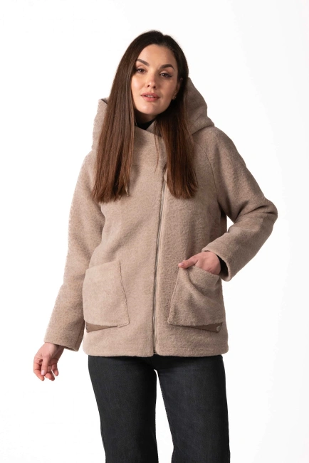 Шуба из экомеха бежевого цвета под астраган-1