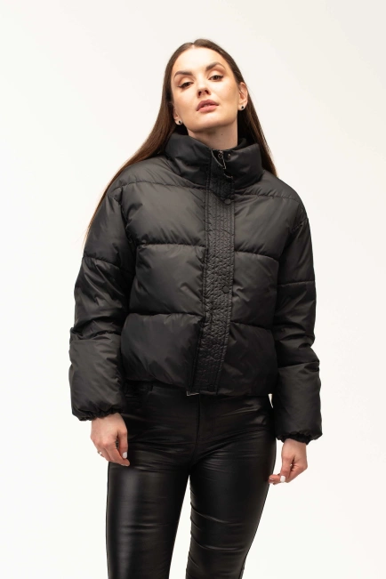 Женская зимняя куртка с биопухом черная-4