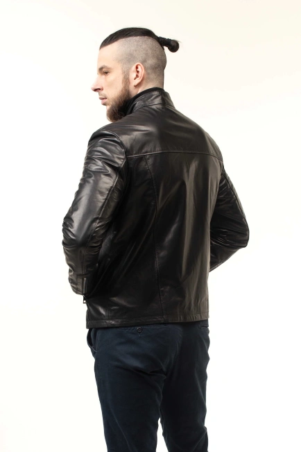 Чёрная кожаная куртка с молниями на манжетах-6