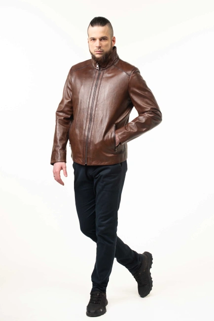 Кожаная куртка в коричневом оттенке с швами-5
