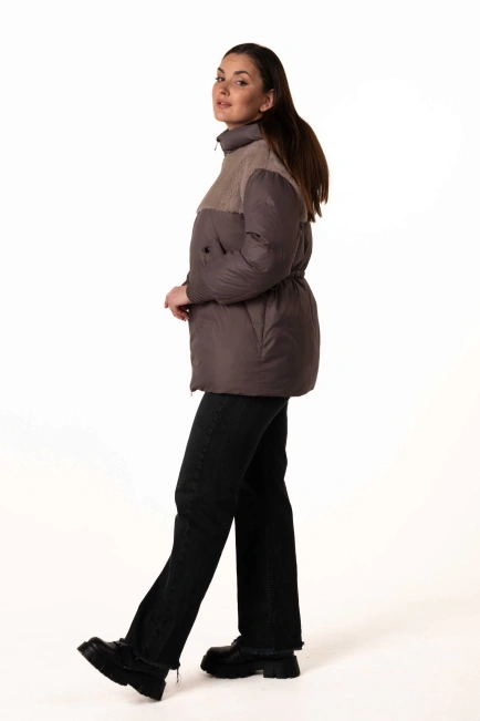Женский биопуховик с экомехом коричневого цвета-5