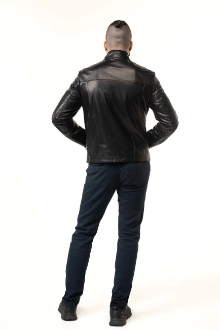 Чёрная кожаная куртка с молниями на манжетах-2