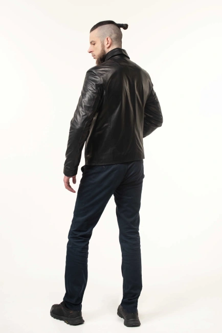 Шкіряна куртка чорна з нагрудною кишенею-7