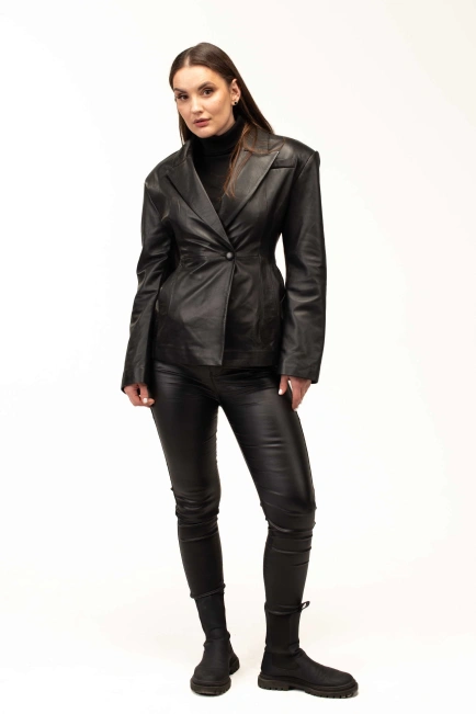 Жіночий чорний приталений піджак зі шкіри-8