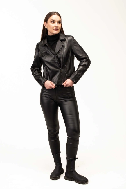 Жіноча чорна шкіряна куртка з блискавками-3