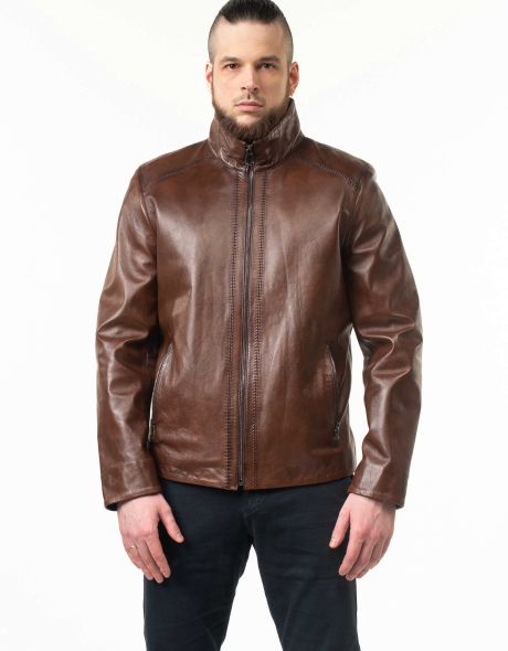 Кожаная куртка в коричневом оттенке с швами