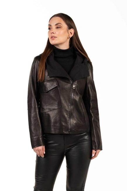 Женская чёрная кожаная куртка с карманом-1