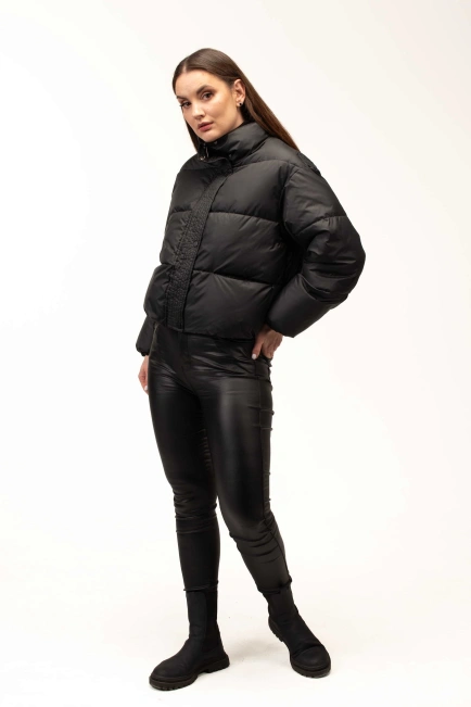 Женская зимняя куртка с биопухом черная-9