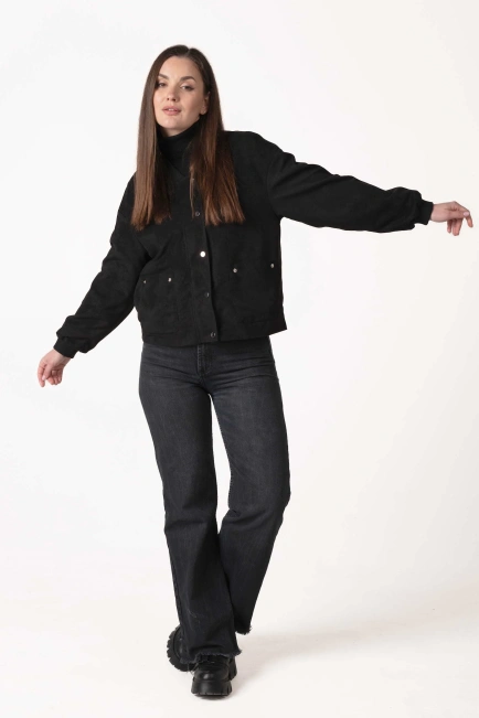 Жіноча куртка зі штучної замші чорна-6