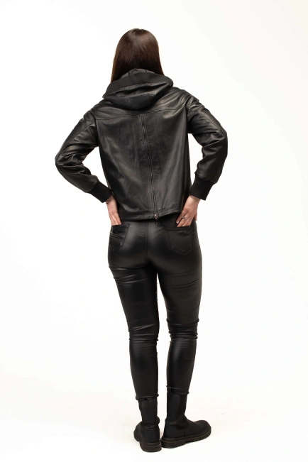 Чорна шкіряна куртка жіноча з блискавкою на спинці-2