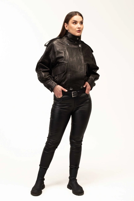 Шкіряна куртка-бомбер з подвійним коміром-8
