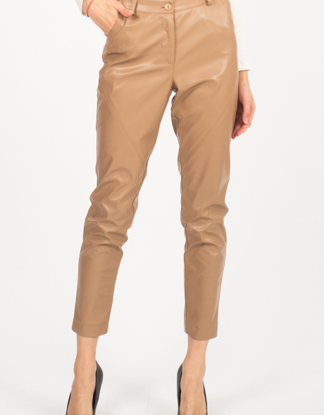 Женские брюки из эко-кожи бежевые