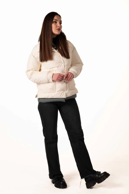 Молочный биопуховик с воротником и капюшоном-7