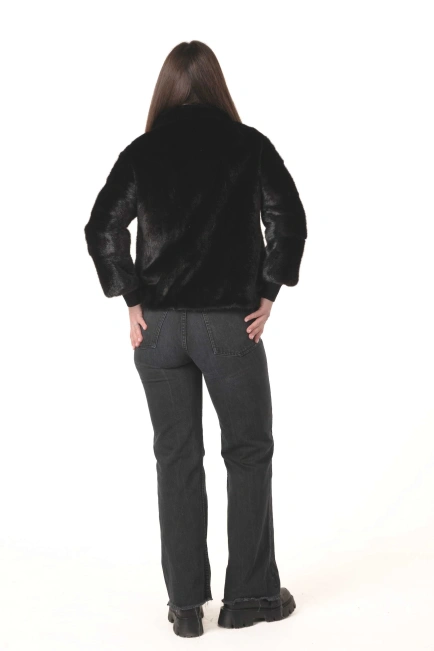 Женская норковая шуба чёрного цвета с брошью-2