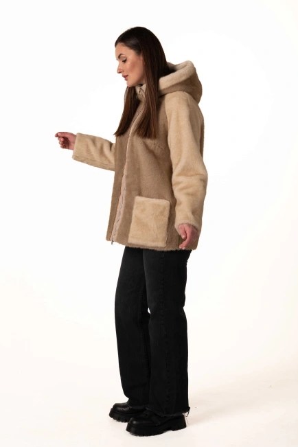 Шуба из экомеха в бежевых оттенках-5