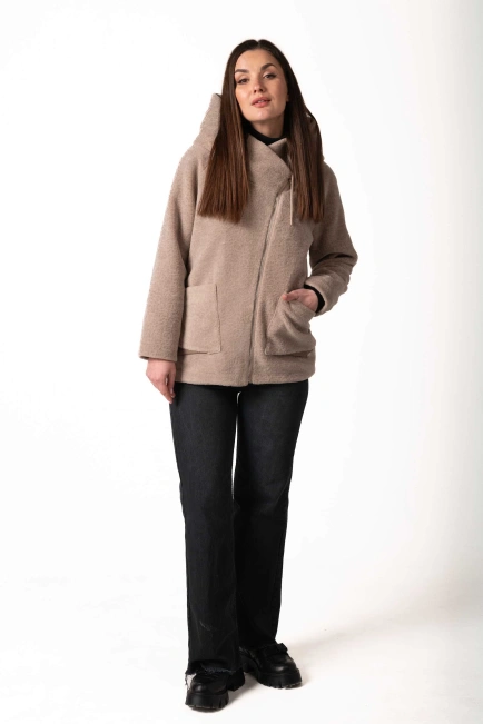 Шуба из экомеха бежевого цвета под астраган-3