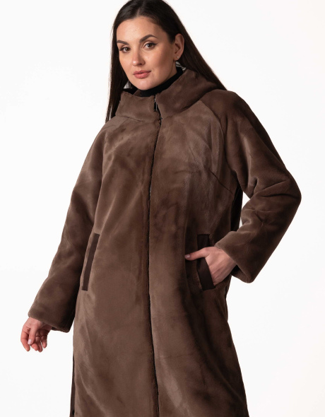 Коричневая прямая длинная шуба из экомеха