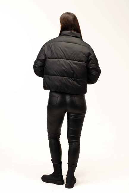 Женская зимняя куртка с биопухом черная-2