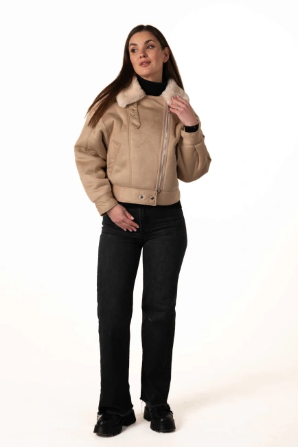 Женская эко-дублёнка-бомбер бежевого цвета-6