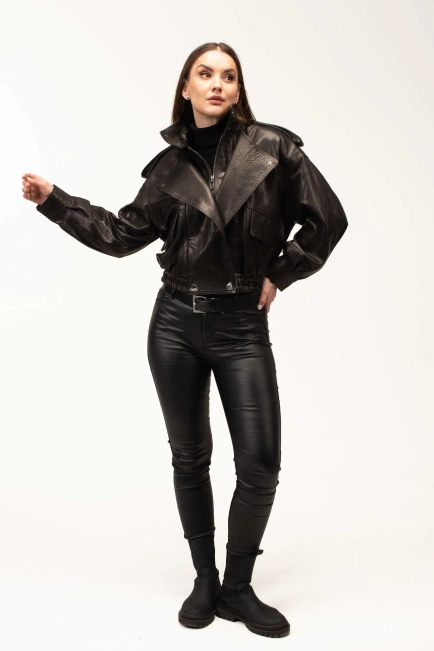 Шкіряна куртка-бомбер з подвійним коміром-10