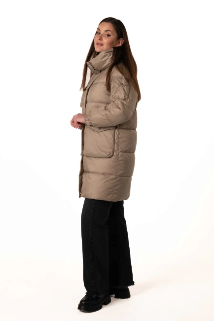 Бежевый биопуховик с декором на рукаве-5