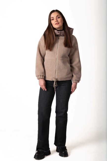 Женская шуба-бомбер из экомеха для зимы-6