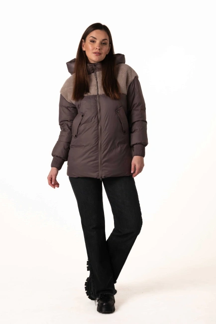 Женский биопуховик с экомехом коричневого цвета-3