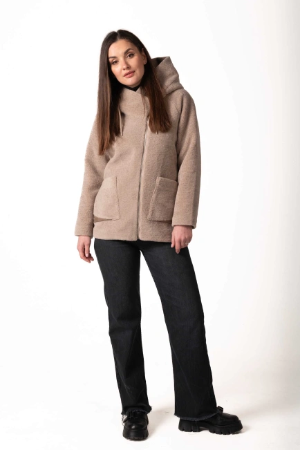 Шуба из экомеха бежевого цвета под астраган-8