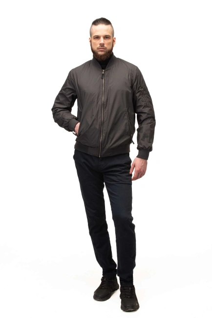Чоловіча легка куртка чорного кольору бомбер-3