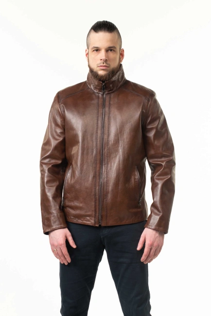 Кожаная куртка в коричневом оттенке с швами-1