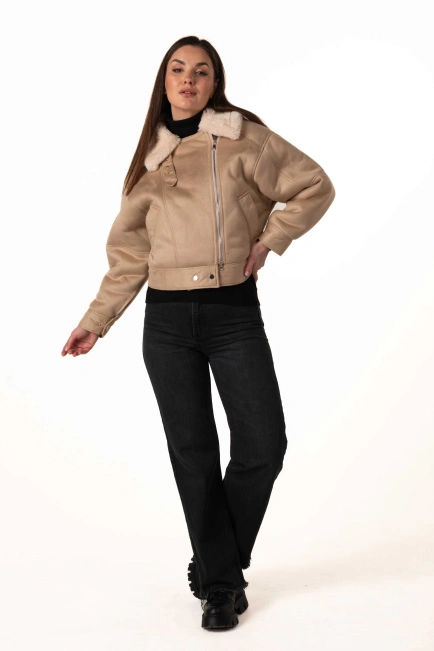 Женская эко-дублёнка-бомбер бежевого цвета-9
