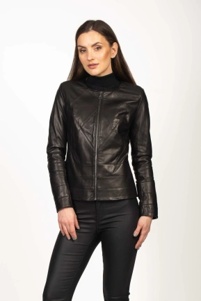 Жіноча шкіряна куртка кольору чорний