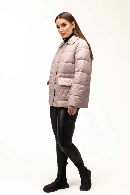 Легка демісезонна куртка з накладними кишенями-9