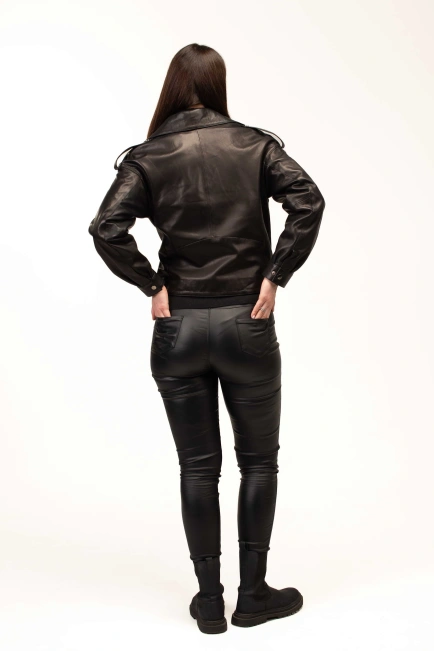 Кожаная куртка для женщин с накладным карманом-2